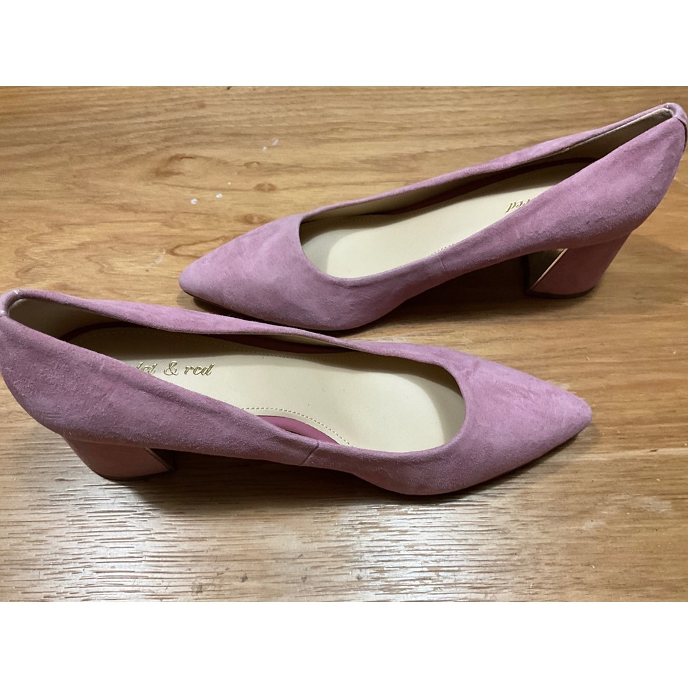 Violet & Red Mauve Pink Suede Pointed Toe Block Heels with Gold Accent Size 8.5